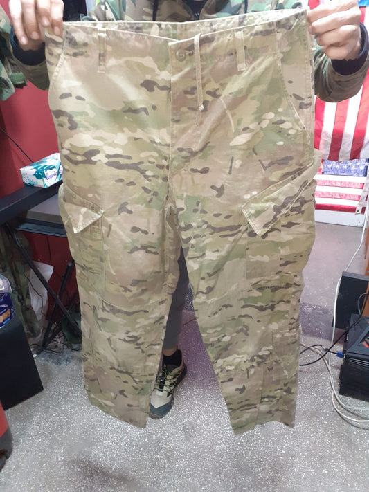 Pantaloni Multi Cam - Second Hand cu defect